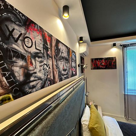 The Fame - Modern Studio In Top Location & Parking Крайова Екстер'єр фото