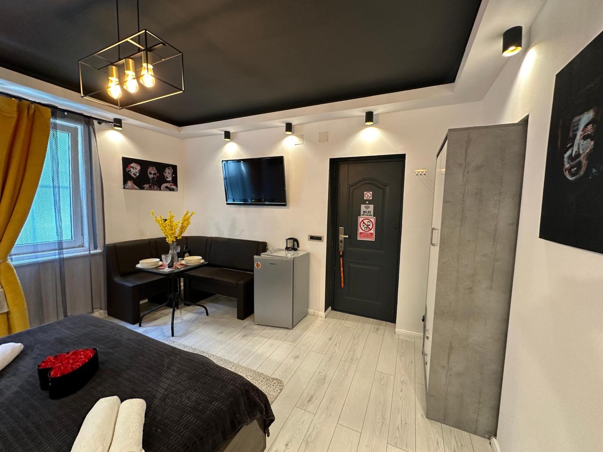 The Fame - Modern Studio In Top Location & Parking Крайова Екстер'єр фото