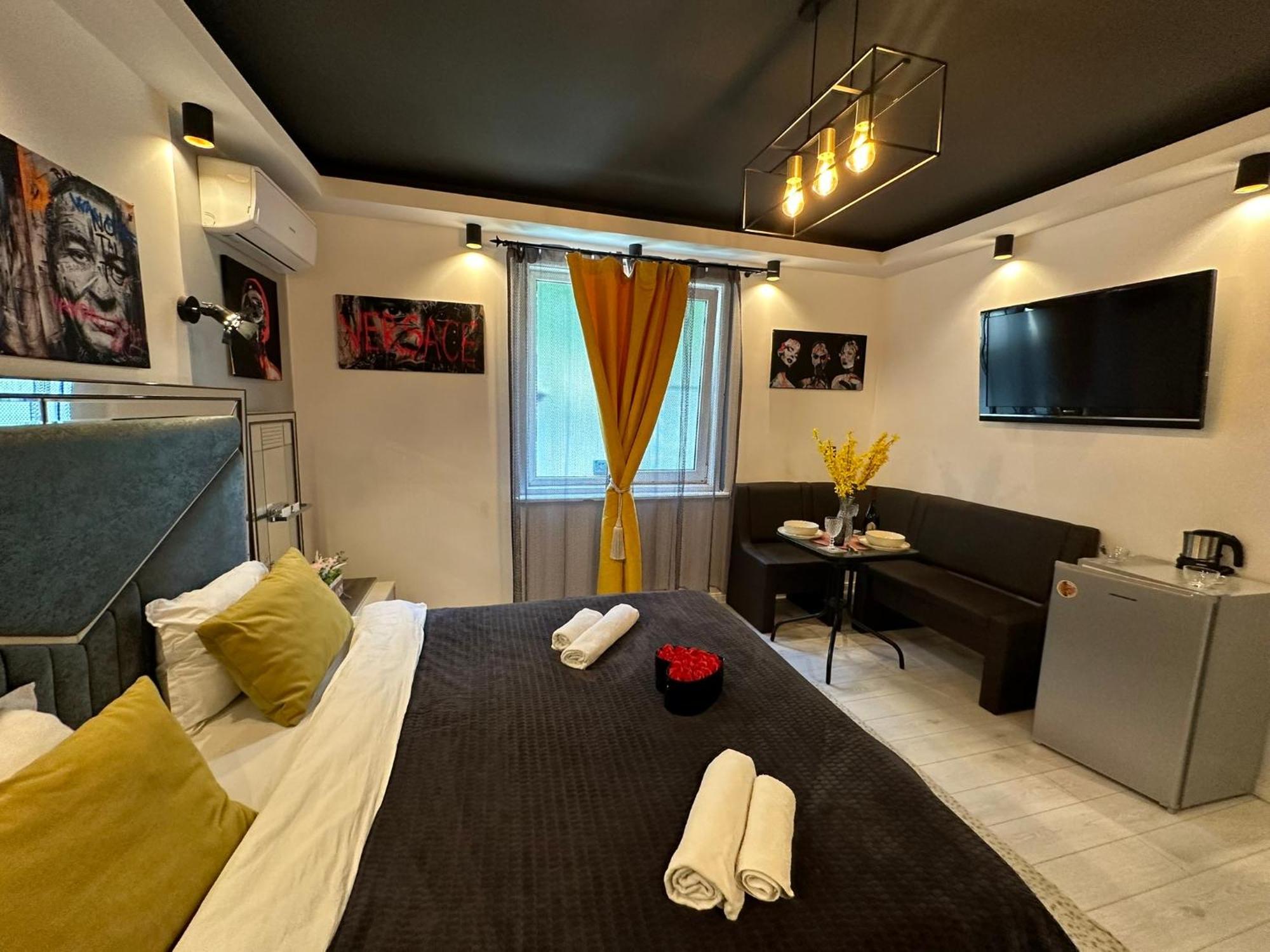 The Fame - Modern Studio In Top Location & Parking Крайова Екстер'єр фото
