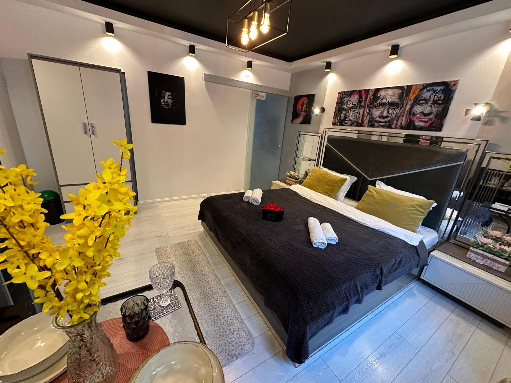 The Fame - Modern Studio In Top Location & Parking Крайова Екстер'єр фото